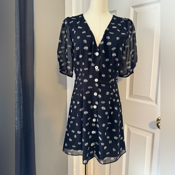 Aritzia Wilfred Button Down Dress Size 4 - Picture 4 of 10